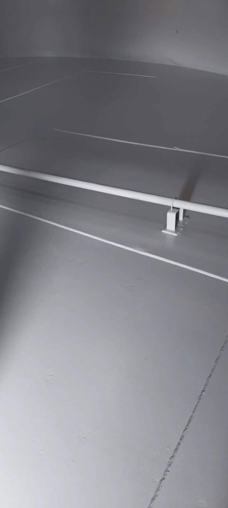 環(huán)氧耐油導(dǎo)靜電面漆用于石油儲罐內(nèi)壁